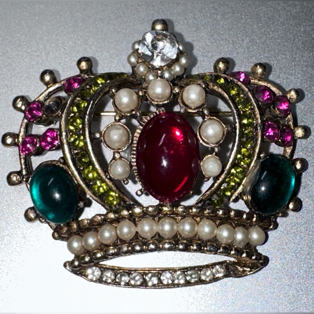 Crown pin